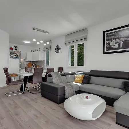 Apricus Daire Makarska